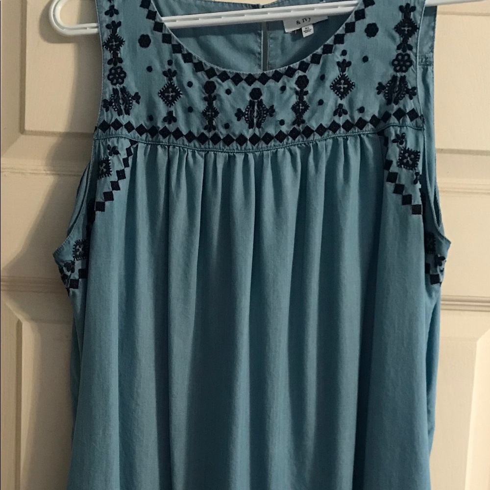 Sleeveless dress with pockets